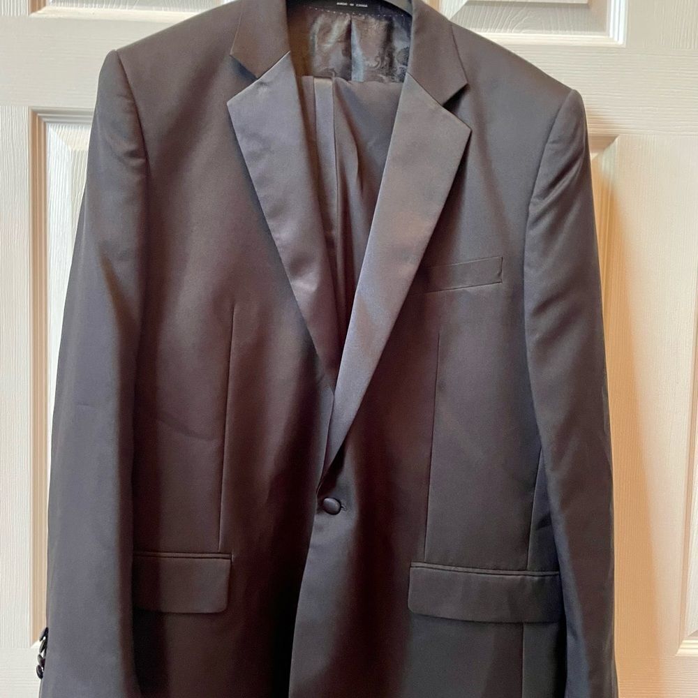 BLACK ONE BUTTON TUXEDO BY MIDTOWN MAN DIZE 46L EUC